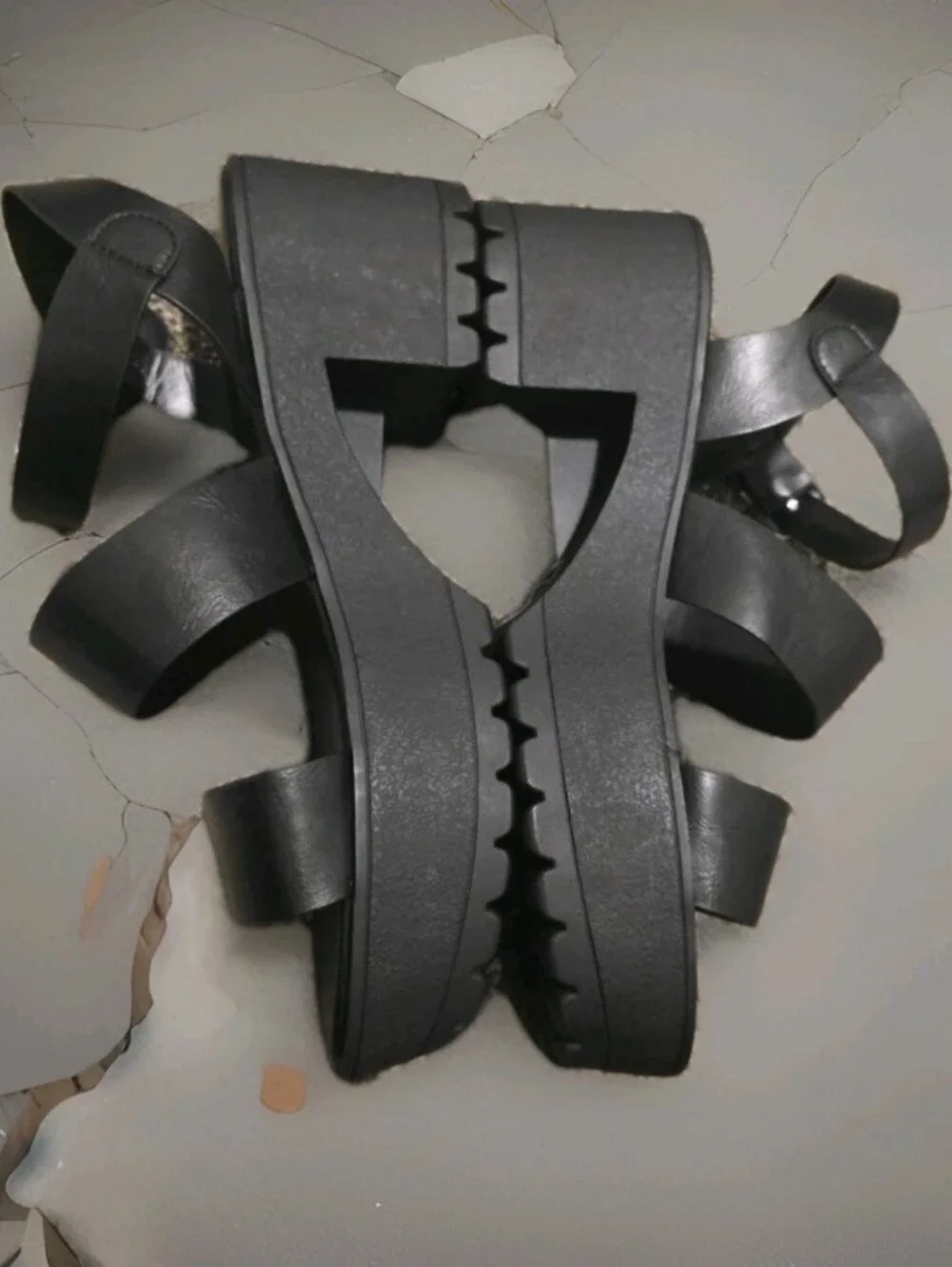 NWOT SODA Black platform faux leather triple strap Ankle Buckle Sandals Sz 10.